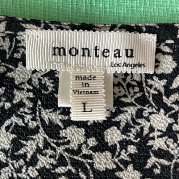 3/$15 🏷️ Floral Monteau peplum top with double ruffle sleeves - Picture 5 of 5